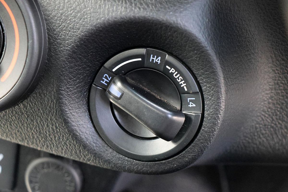 2017 Toyota Hilux SR GUN126R 4X4