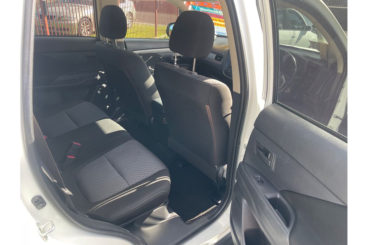 2014 Mitsubishi Outlander ES ZJ