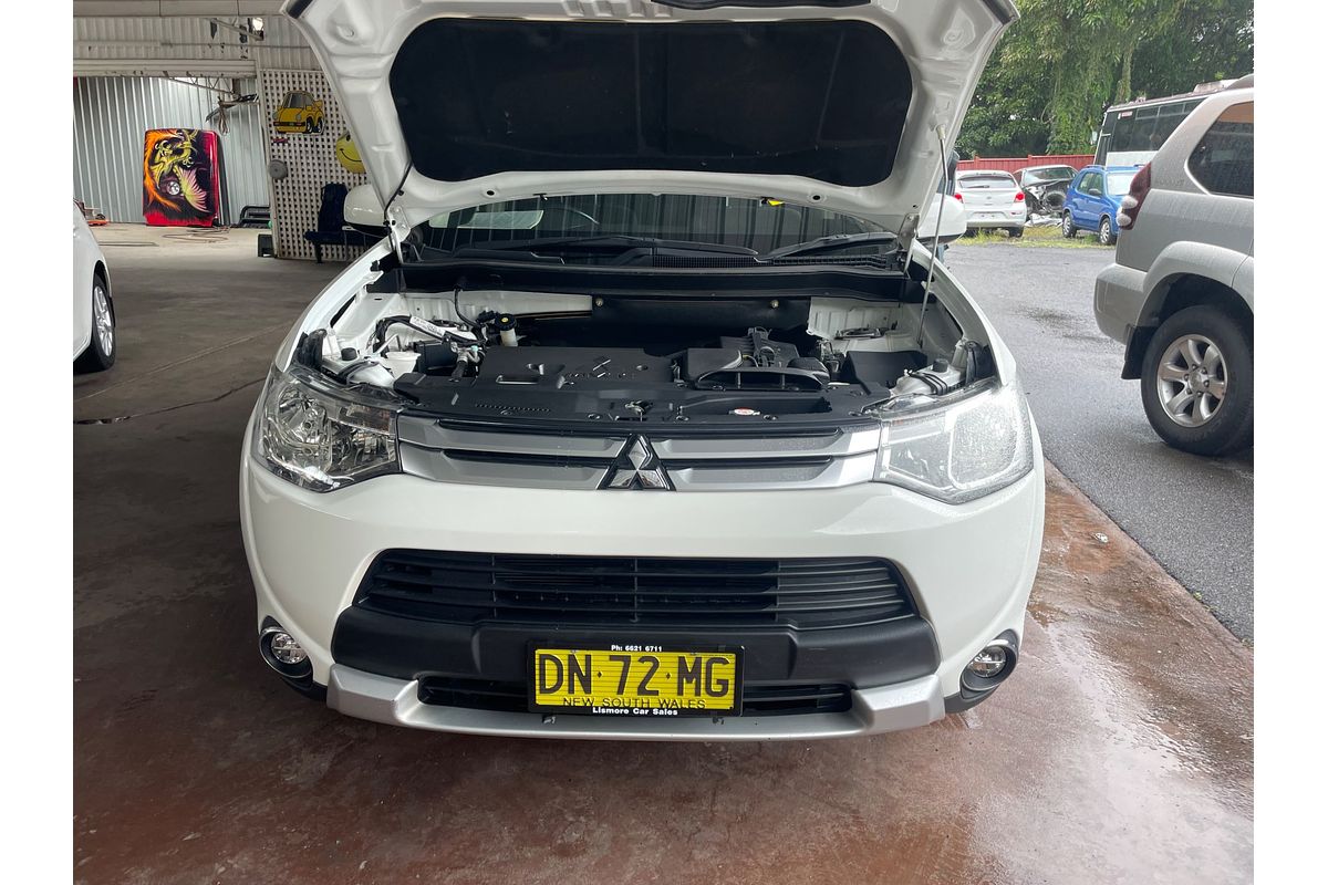 2014 Mitsubishi Outlander ES ZJ