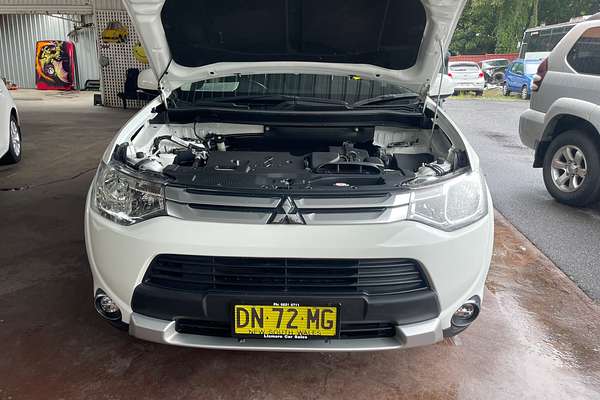 2014 Mitsubishi Outlander ES ZJ