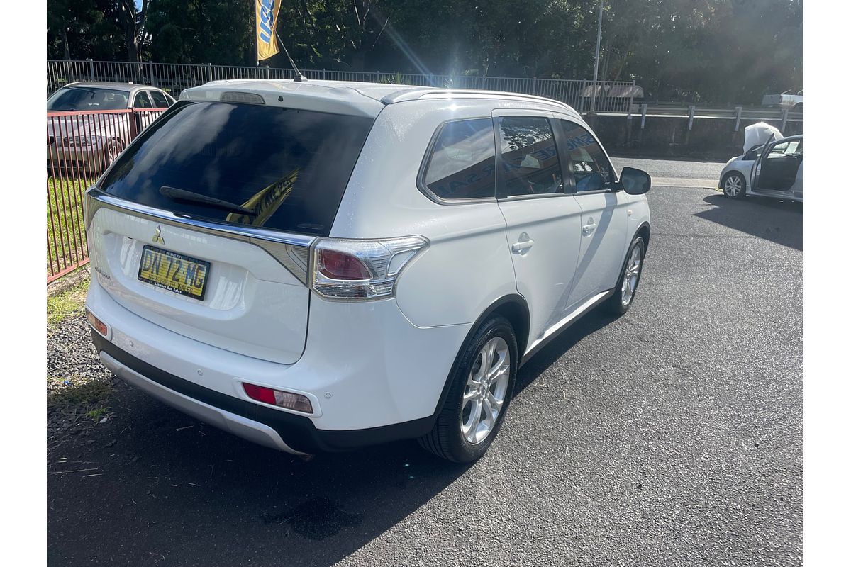 2014 Mitsubishi Outlander ES ZJ