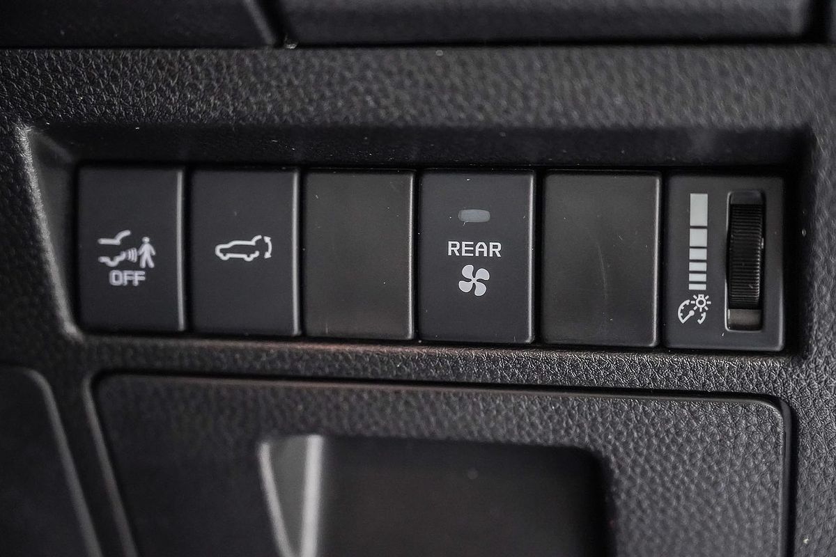 2023 Isuzu MU-X LS-T