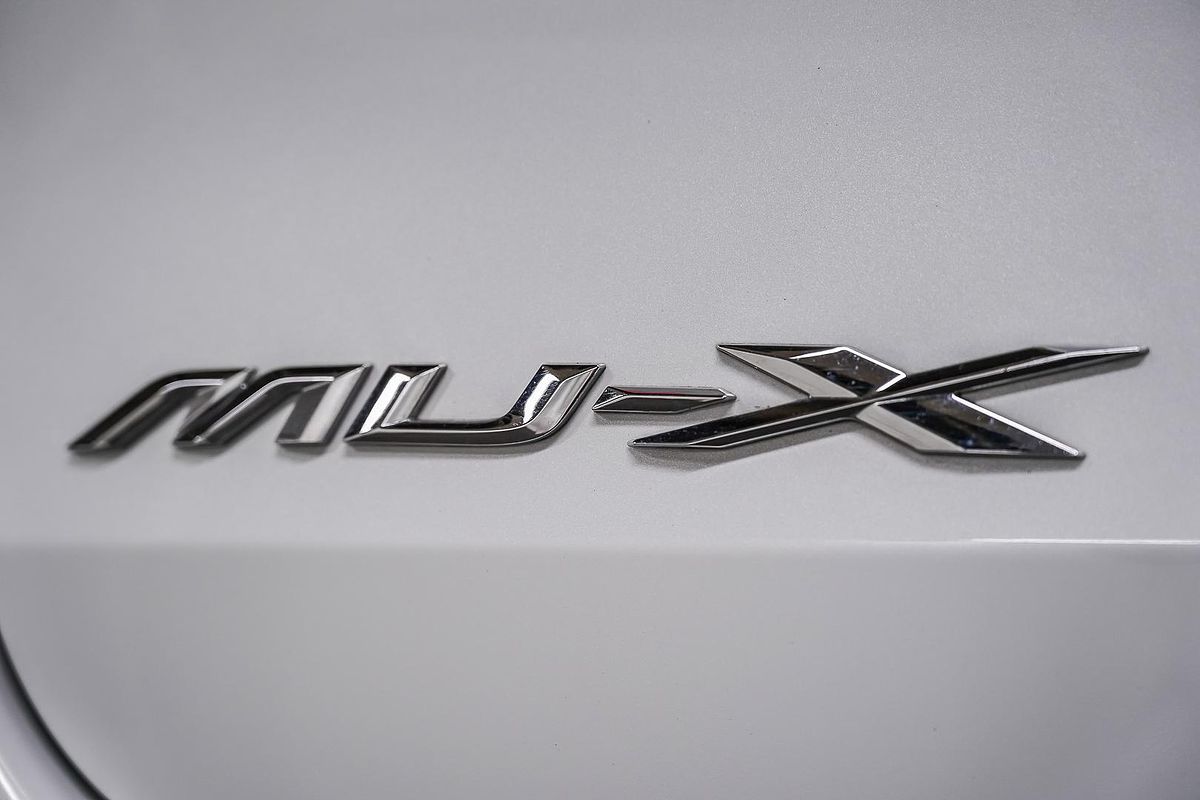 2023 Isuzu MU-X LS-T