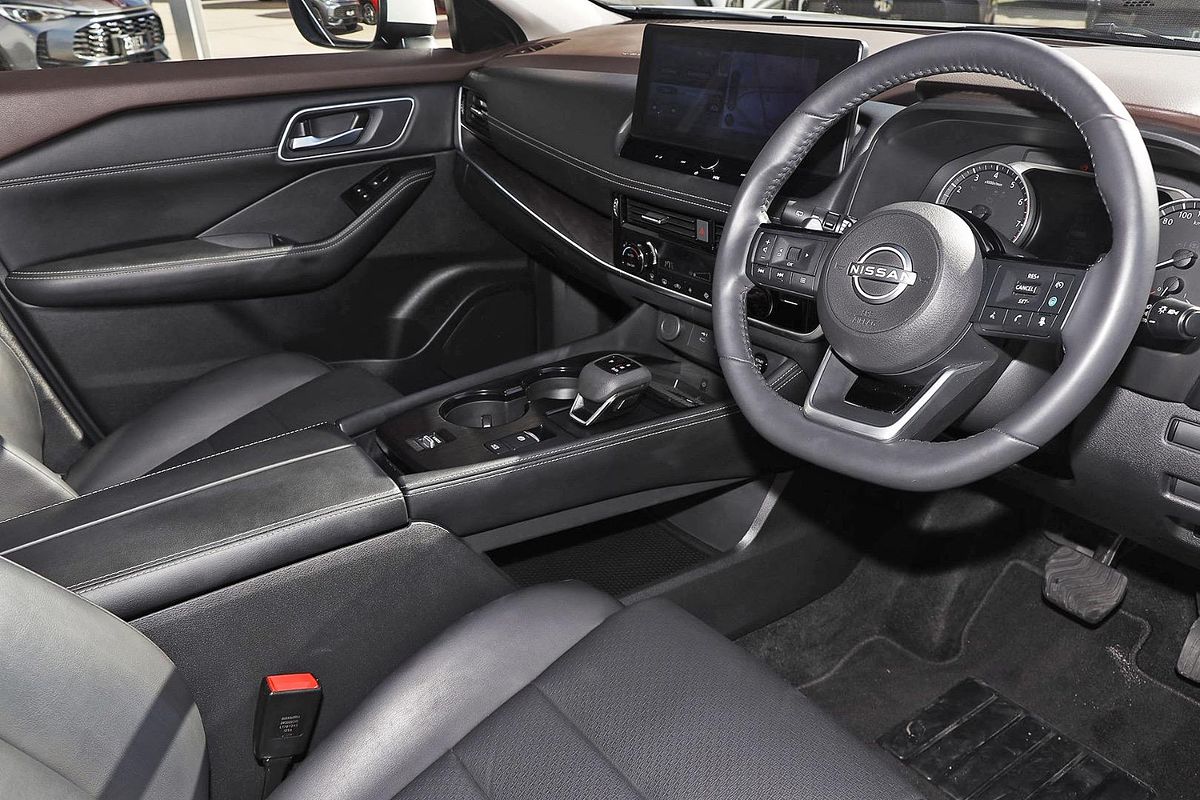 2025 Nissan X-TRAIL ST-L T33