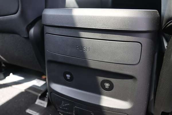 2024 Hyundai STARIA Highlander US4.V3