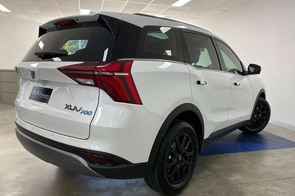 2025 Mahindra XUV700 AX7L