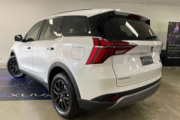 2025 Mahindra XUV700 AX7L