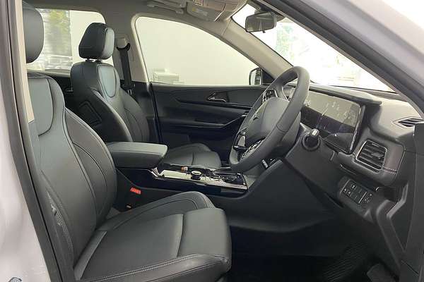 2025 Mahindra XUV700 AX7L