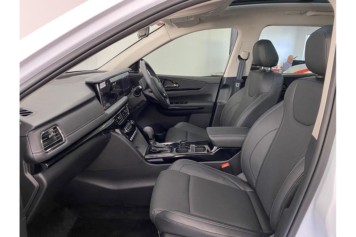 2025 Mahindra XUV700 AX7L