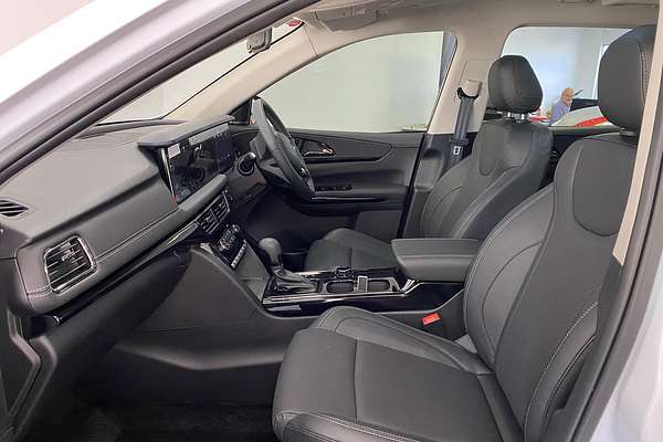 2025 Mahindra XUV700 AX7L