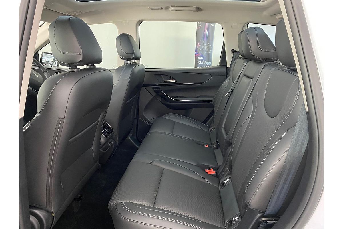 2025 Mahindra XUV700 AX7L