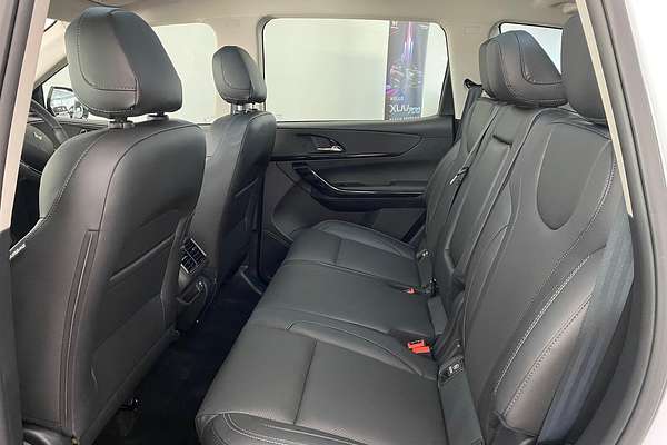 2025 Mahindra XUV700 AX7L