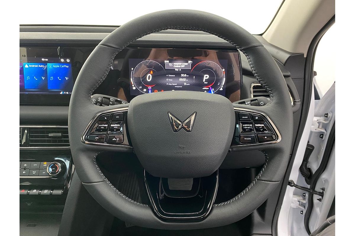 2025 Mahindra XUV700 AX7L