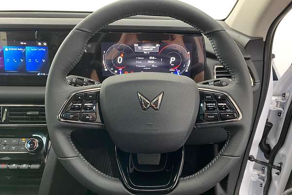 2025 Mahindra XUV700 AX7L