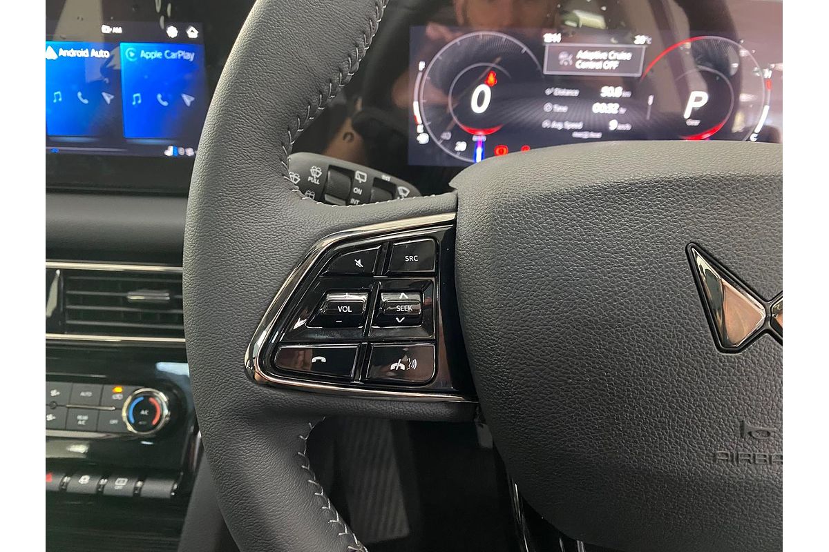 2025 Mahindra XUV700 AX7L