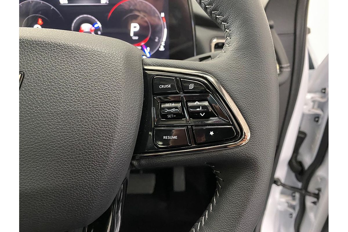 2025 Mahindra XUV700 AX7L