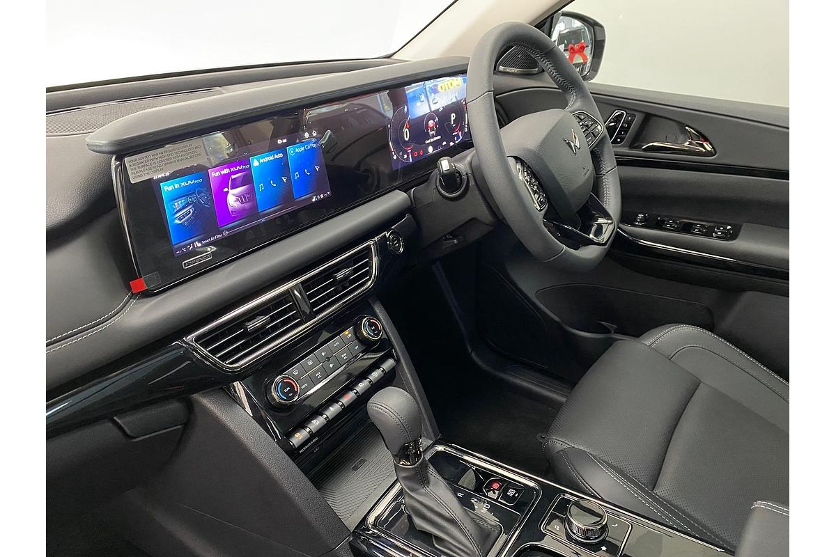 2025 Mahindra XUV700 AX7L