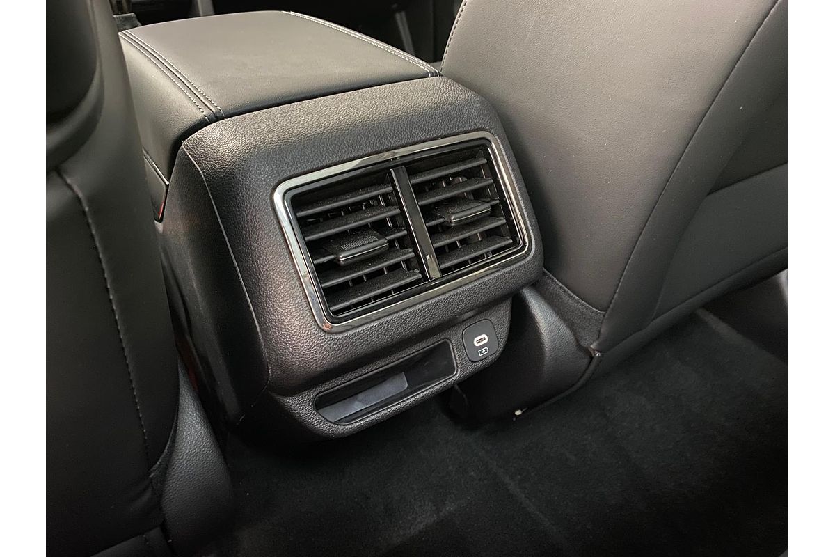 2025 Mahindra XUV700 AX7L
