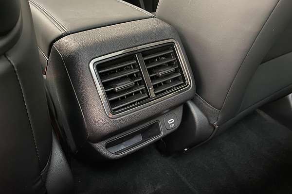 2025 Mahindra XUV700 AX7L