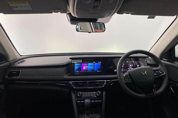 2025 Mahindra XUV700 AX7L