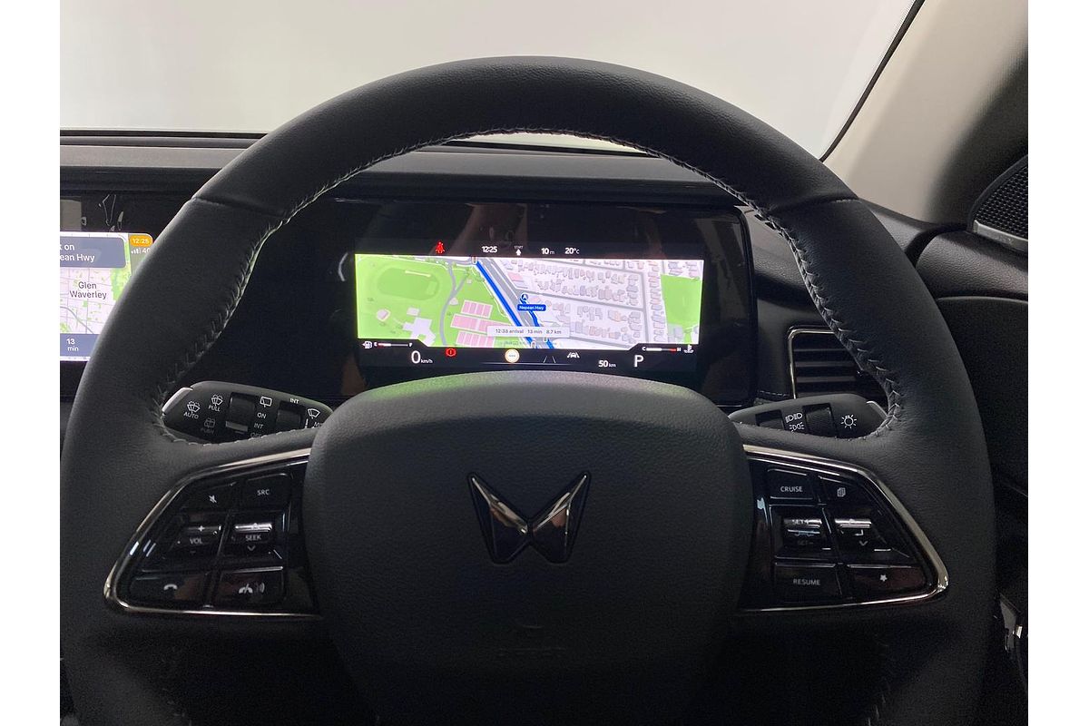 2025 Mahindra XUV700 AX7L
