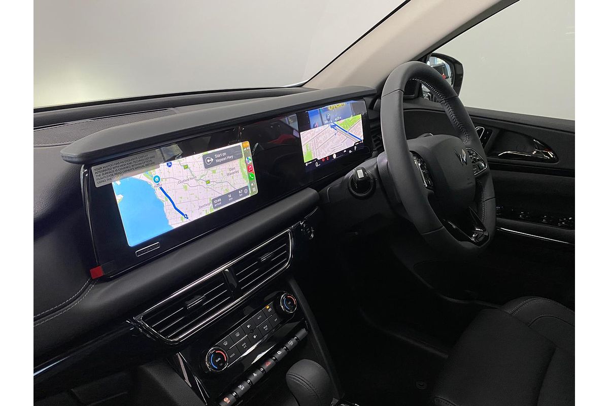 2025 Mahindra XUV700 AX7L