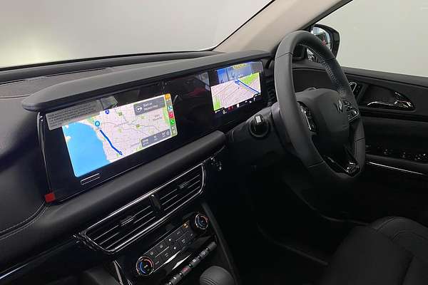 2025 Mahindra XUV700 AX7L