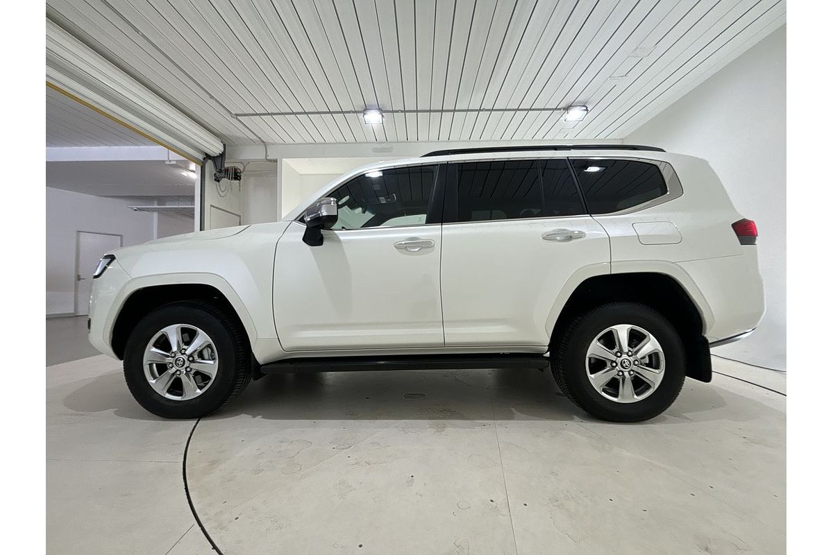 2024 Toyota Landcruiser Sahara FJA300R