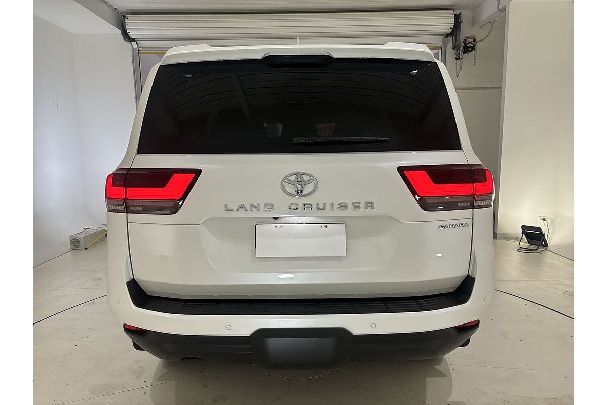 2024 Toyota Landcruiser Sahara FJA300R