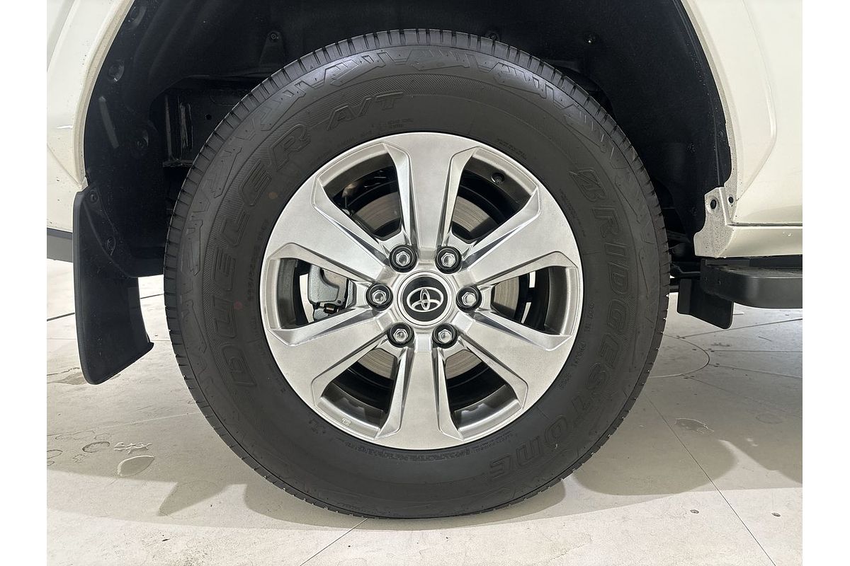 2024 Toyota Landcruiser Sahara FJA300R
