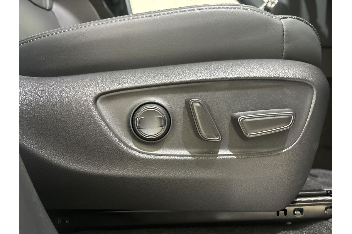 2024 Toyota Landcruiser Sahara FJA300R