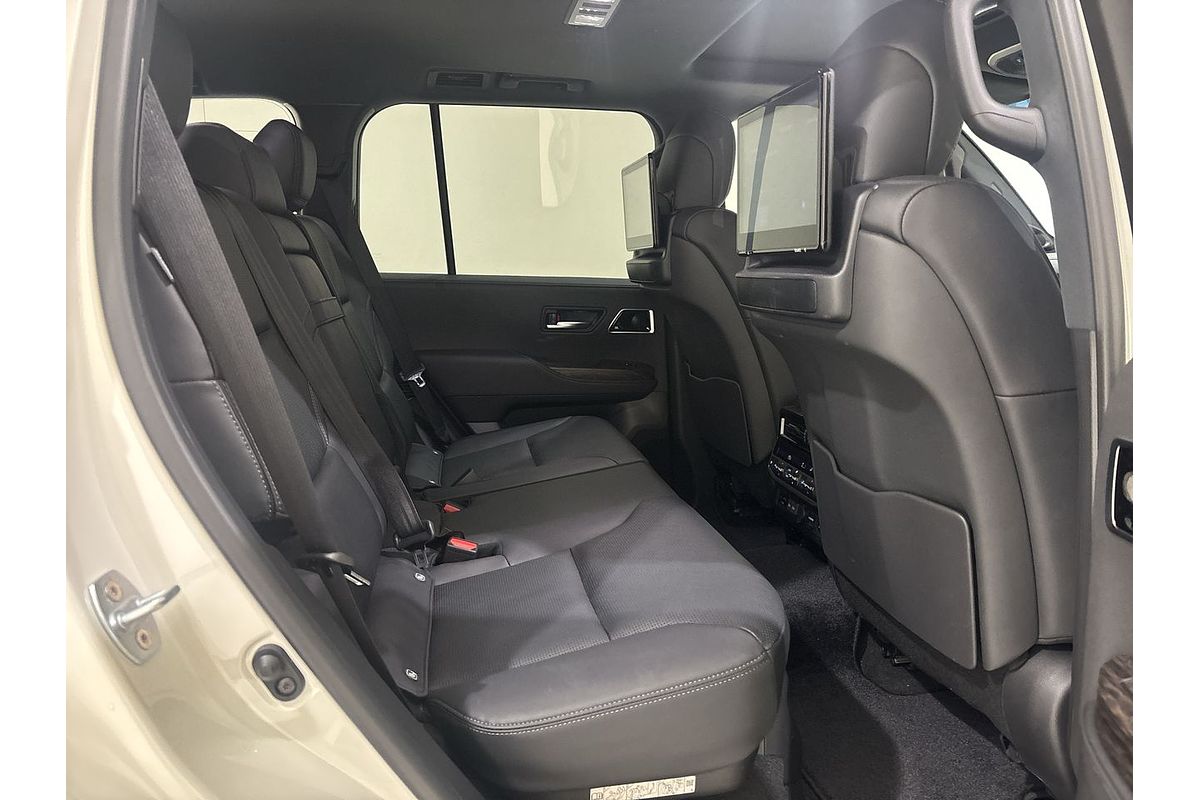 2024 Toyota Landcruiser Sahara FJA300R