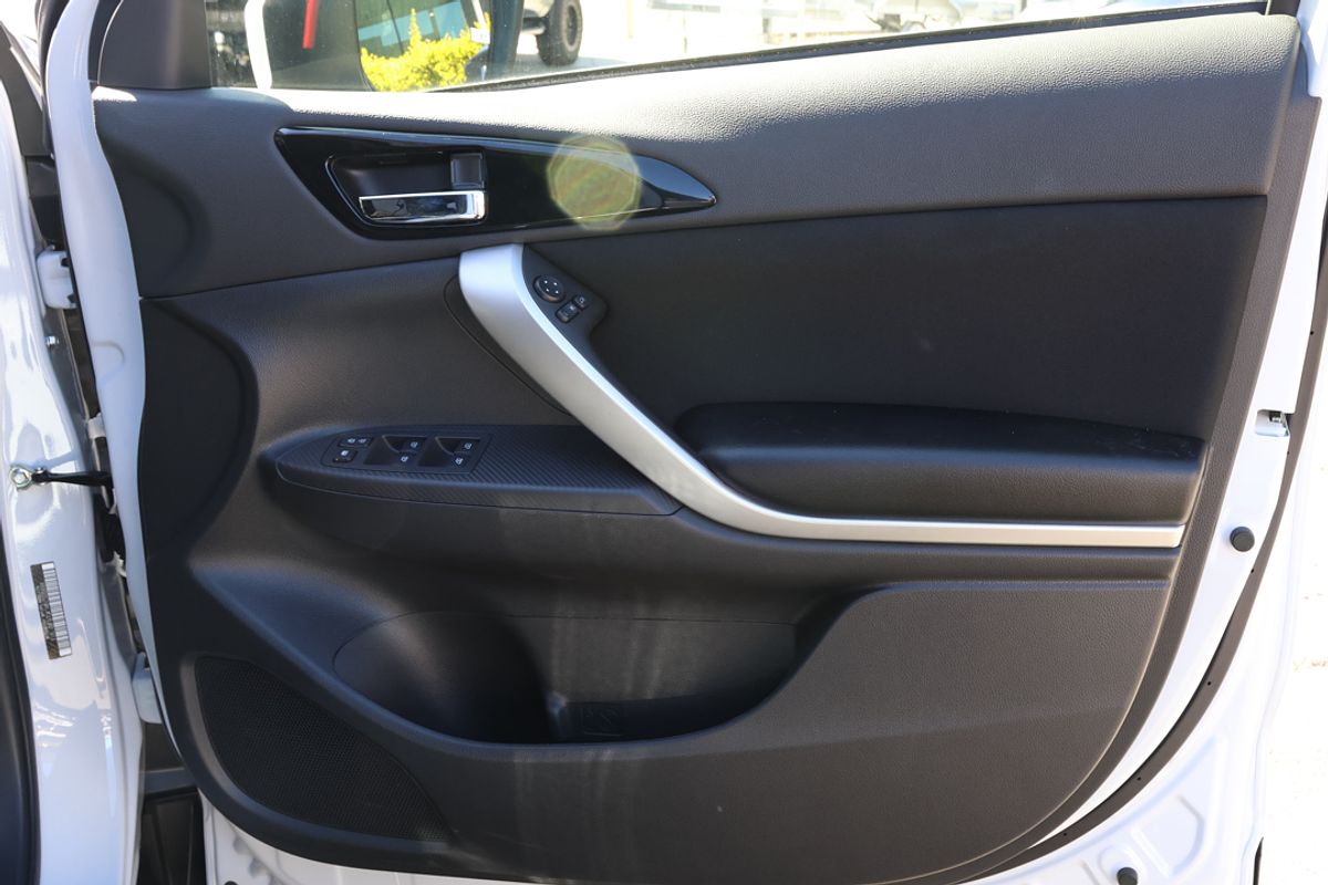 2024 Mitsubishi Eclipse Cross LS YB