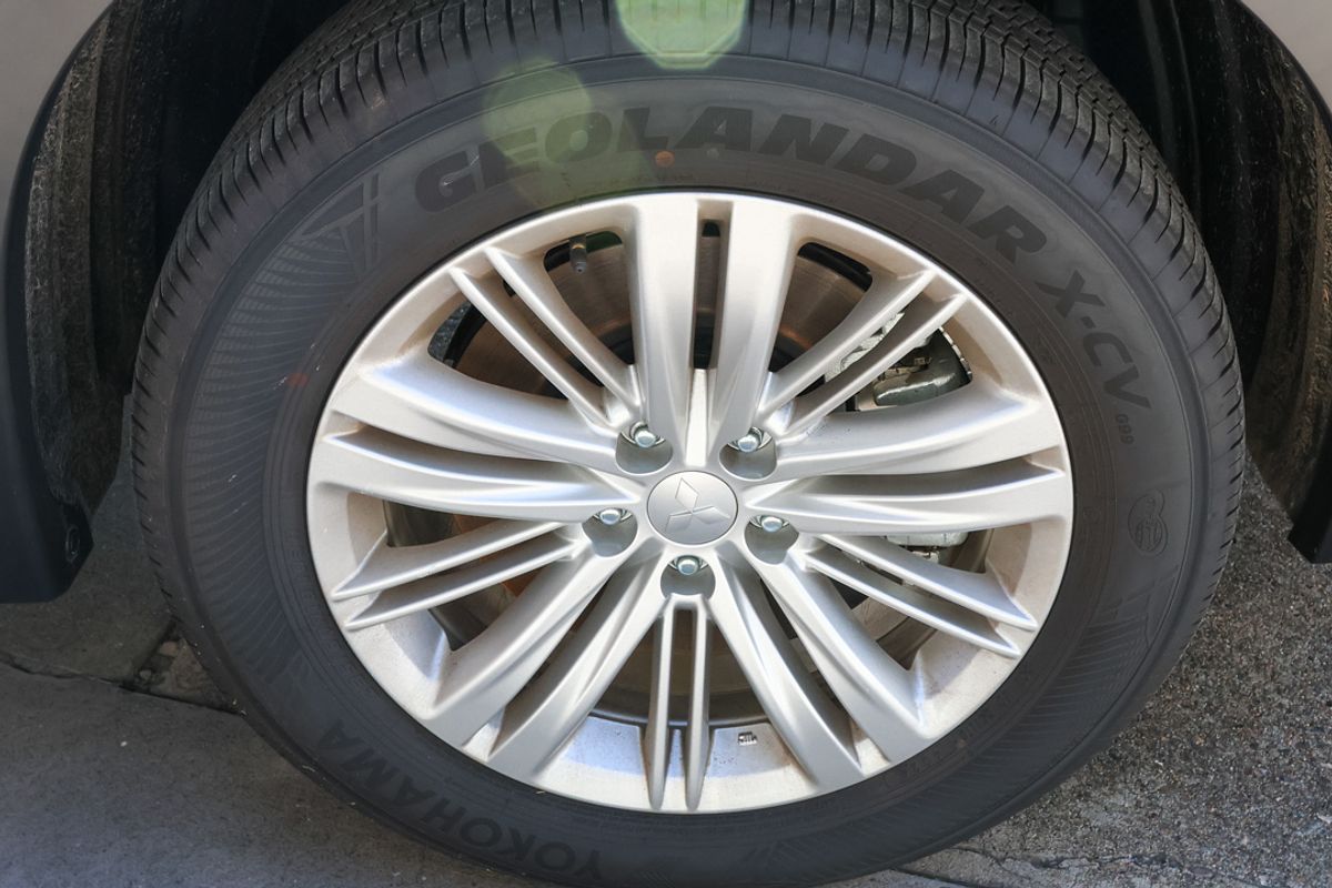 2024 Mitsubishi Outlander ES ZM
