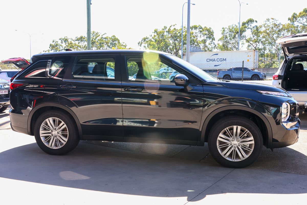 2024 Mitsubishi Outlander ES ZM