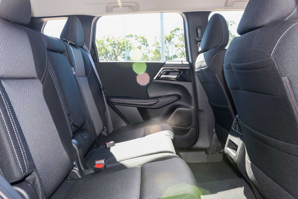 2024 Mitsubishi Outlander ES ZM