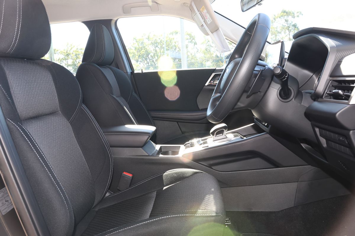 2024 Mitsubishi Outlander ES ZM