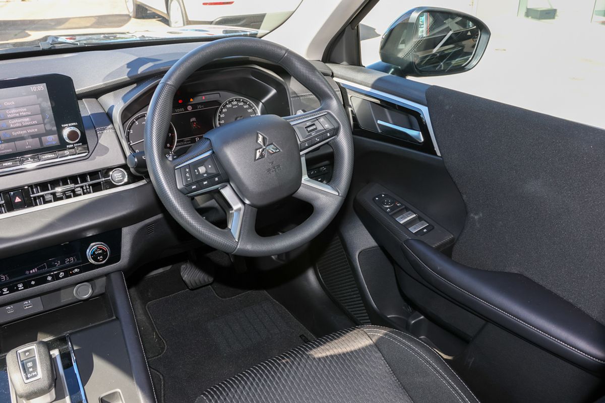 2024 Mitsubishi Outlander ES ZM