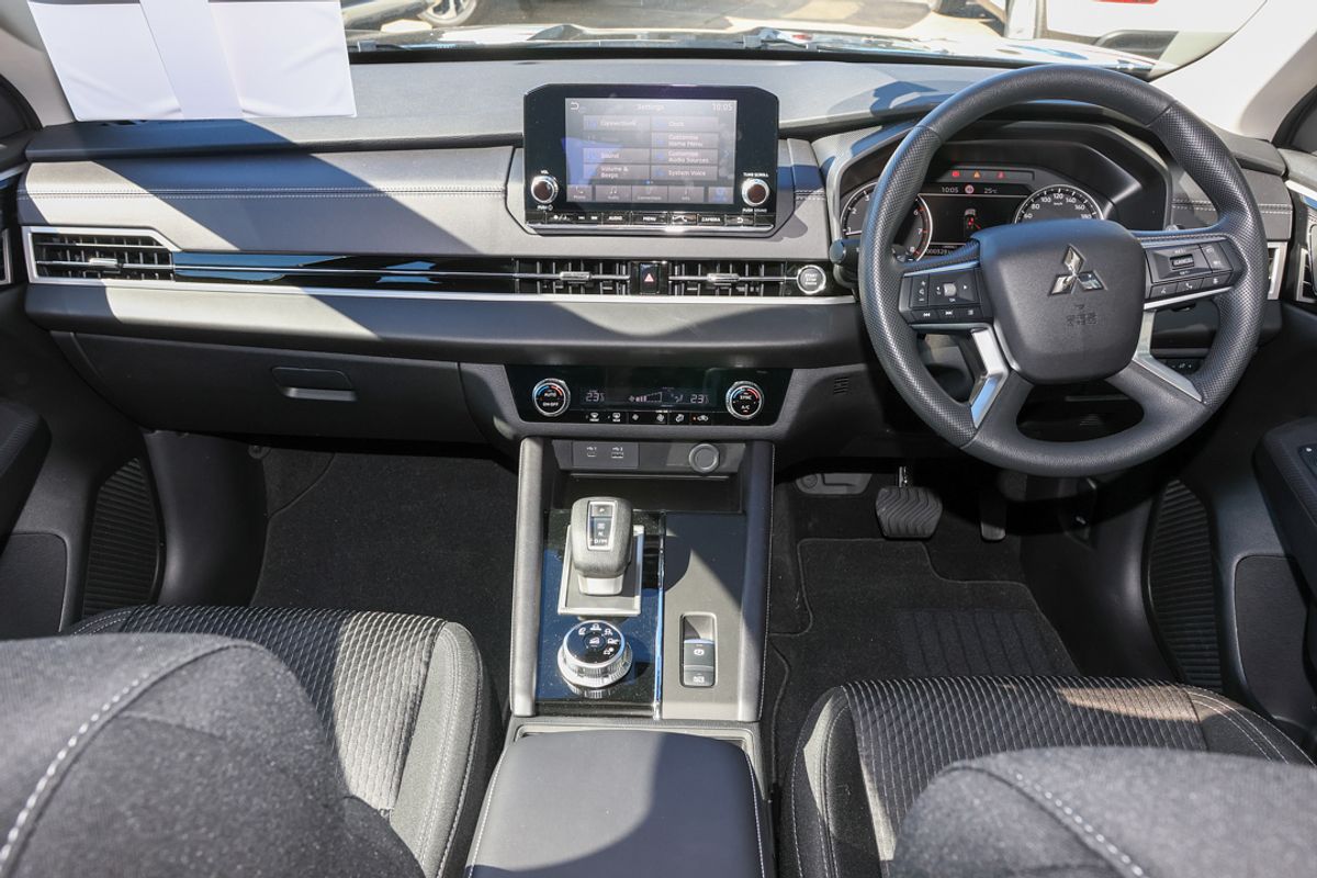 2024 Mitsubishi Outlander ES ZM