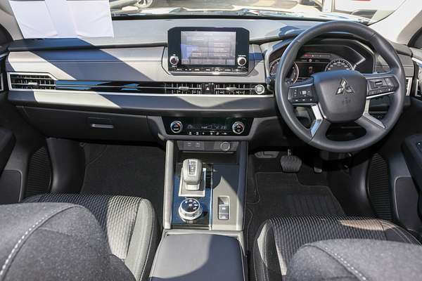 2024 Mitsubishi Outlander ES ZM