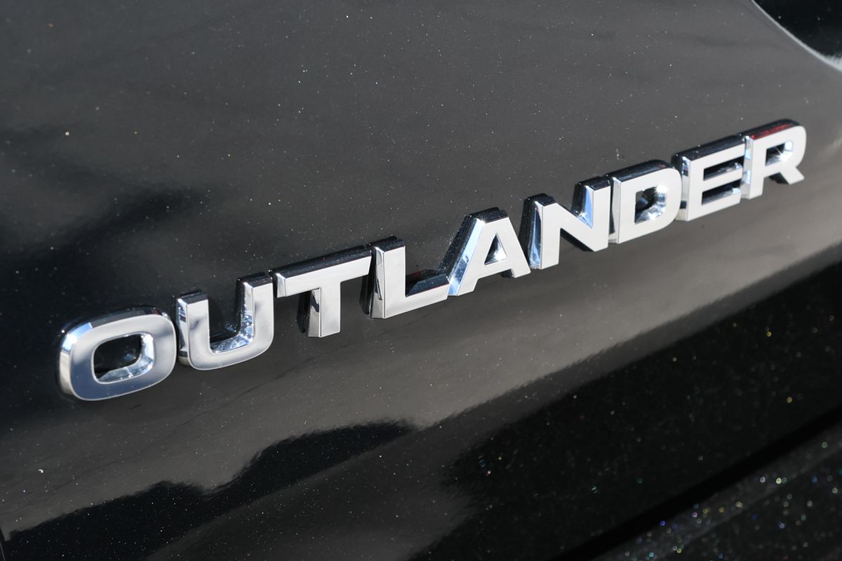 2024 Mitsubishi Outlander ES ZM