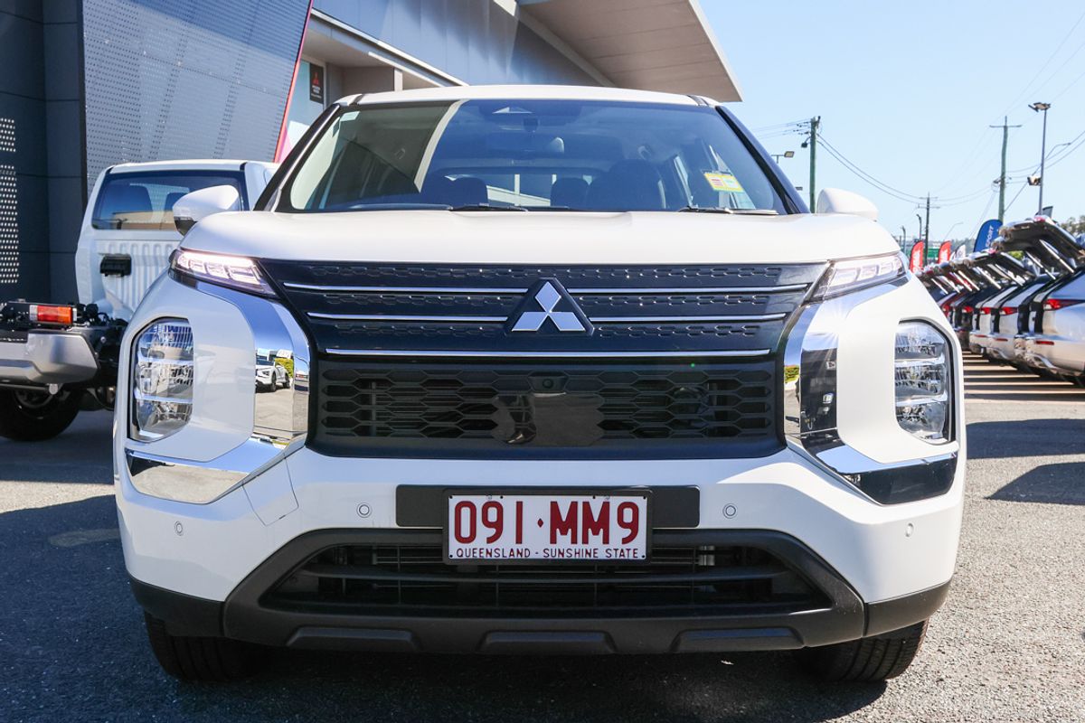 2024 Mitsubishi Outlander ES ZM