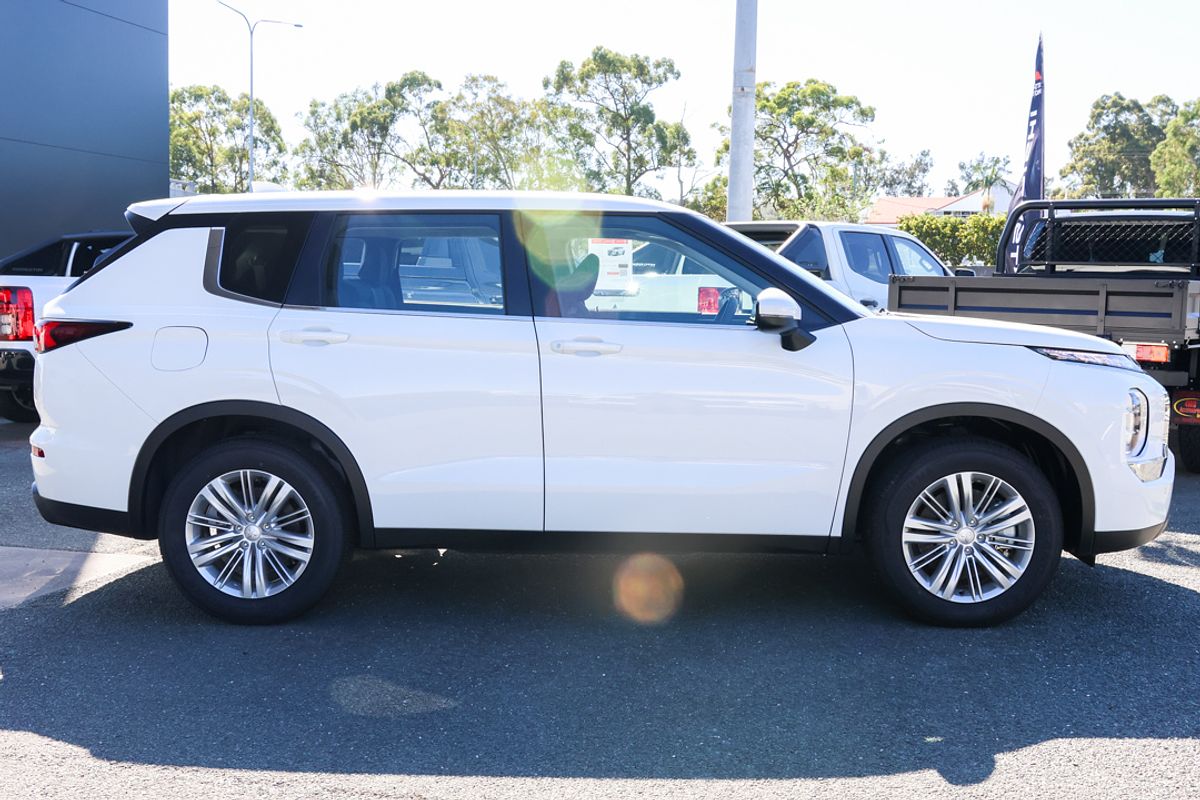 2024 Mitsubishi Outlander ES ZM