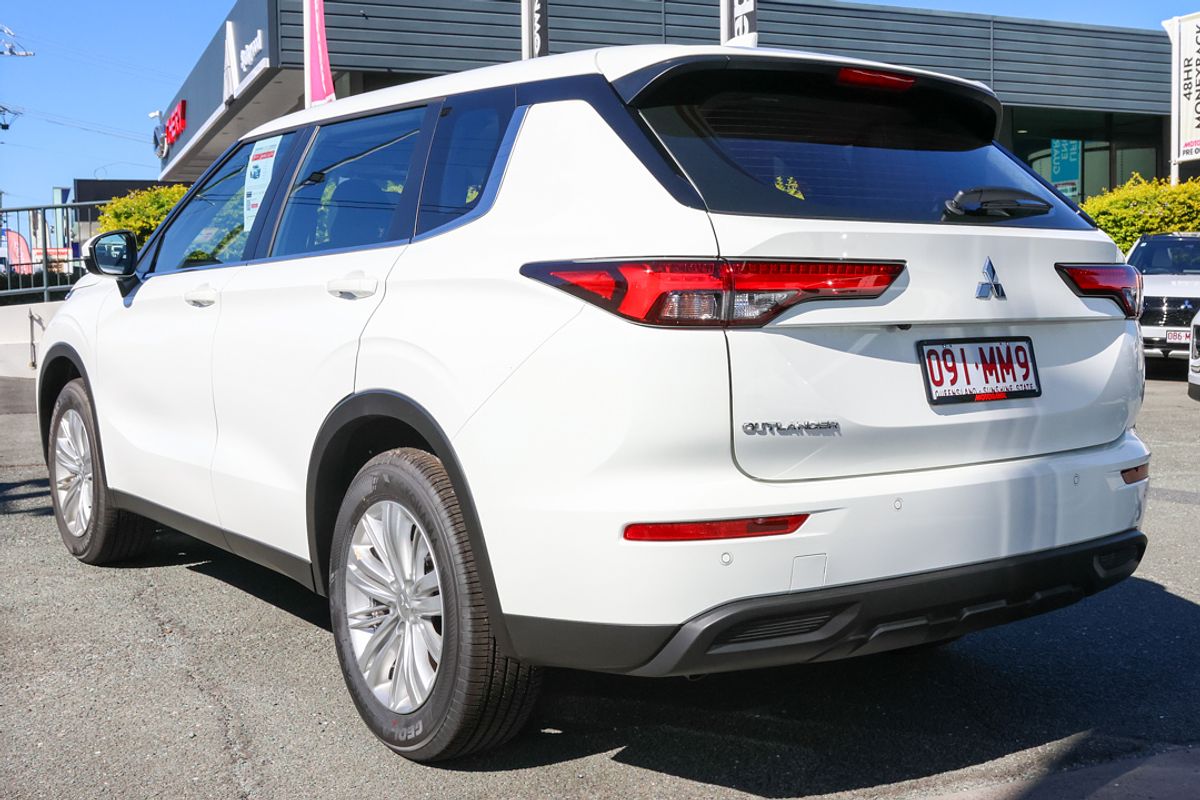 2024 Mitsubishi Outlander ES ZM