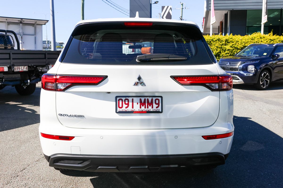 2024 Mitsubishi Outlander ES ZM