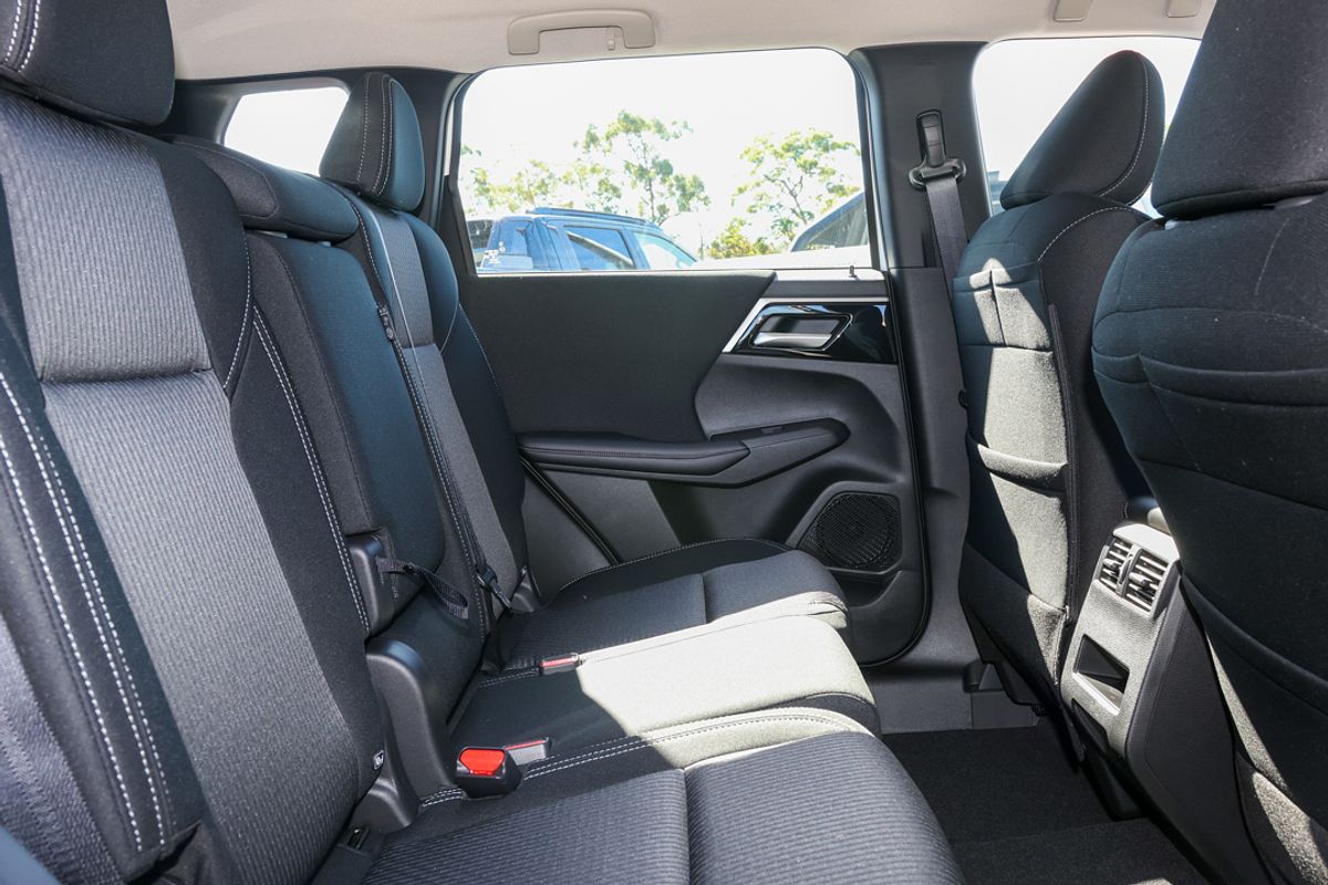 2024 Mitsubishi Outlander ES ZM