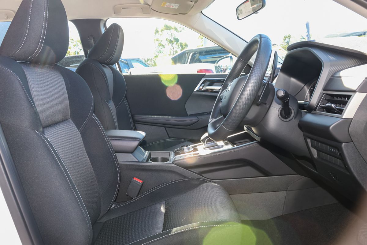 2024 Mitsubishi Outlander ES ZM