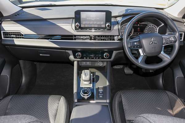 2024 Mitsubishi Outlander ES ZM