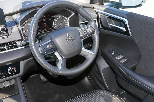 2024 Mitsubishi Outlander ES ZM
