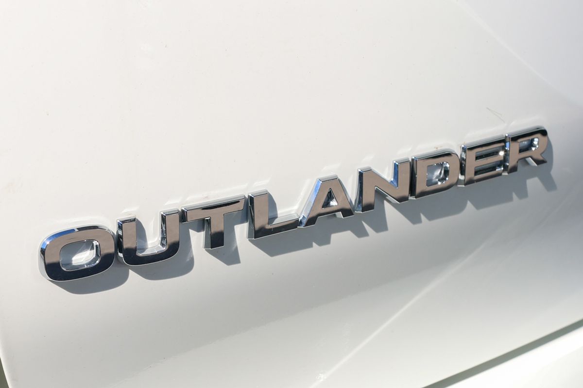 2024 Mitsubishi Outlander ES ZM